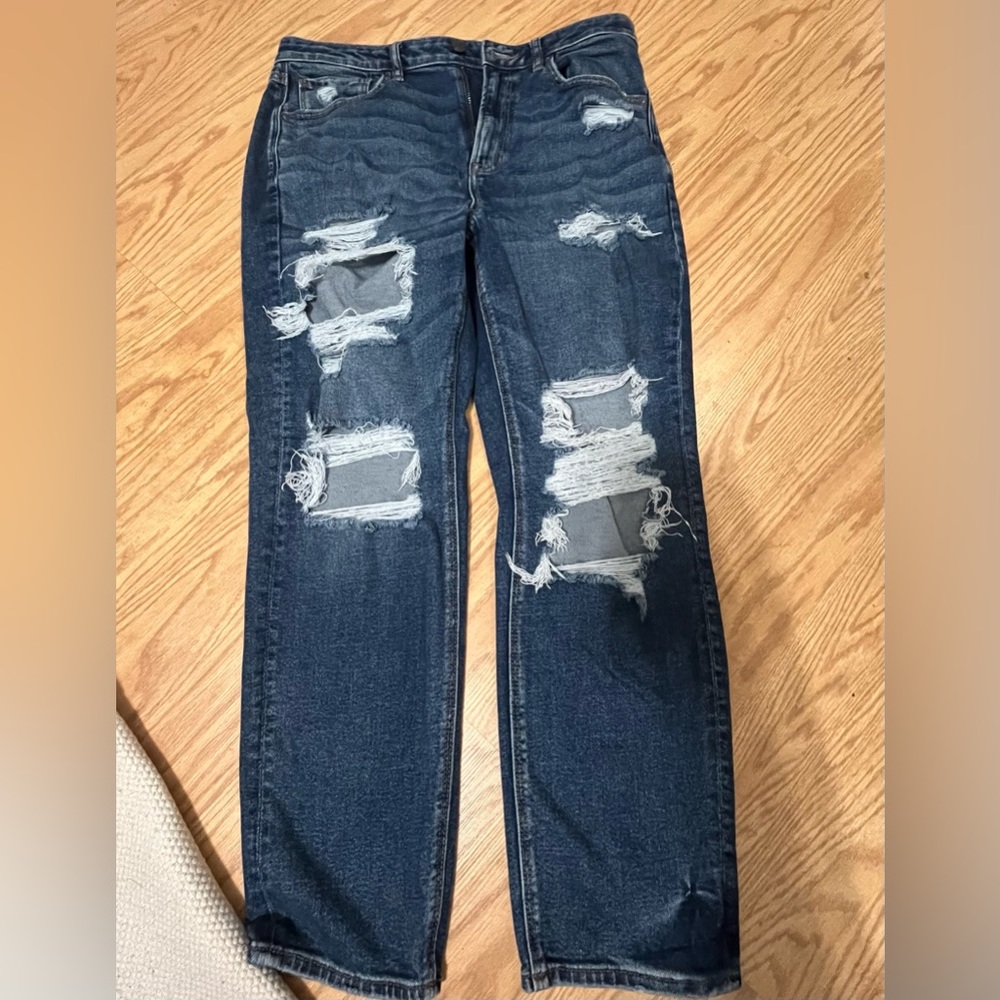 american eagle ripped mom jeans